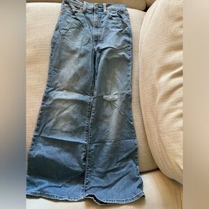 Levi’s women ribcage bell size 27